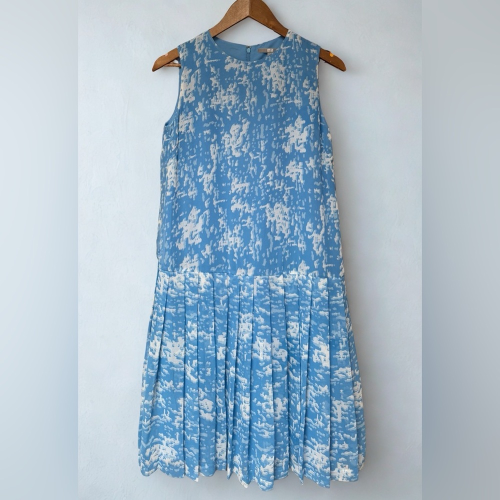 Uniqlo Blue and White Pleated Chiffon Dress